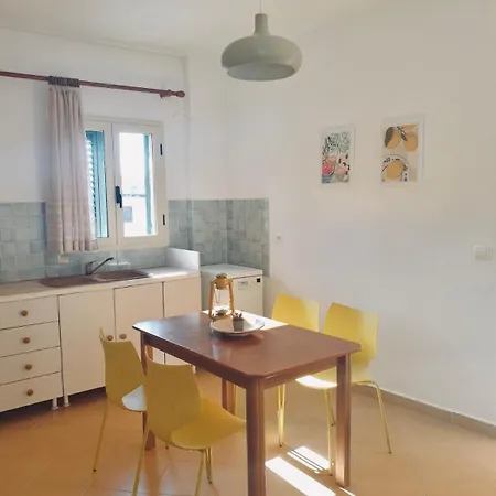 Holiday Apartments Dhermi 아파트 *