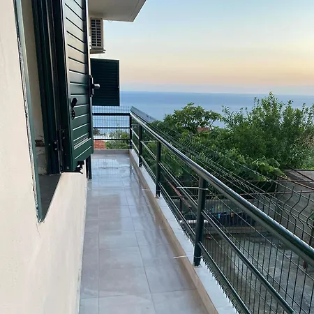 Holiday Apartments Dhermi 아파트